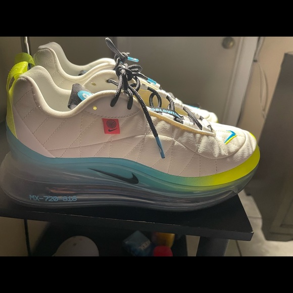 Nike Air Max 720 World Wide Edition - Picture 1 of 5